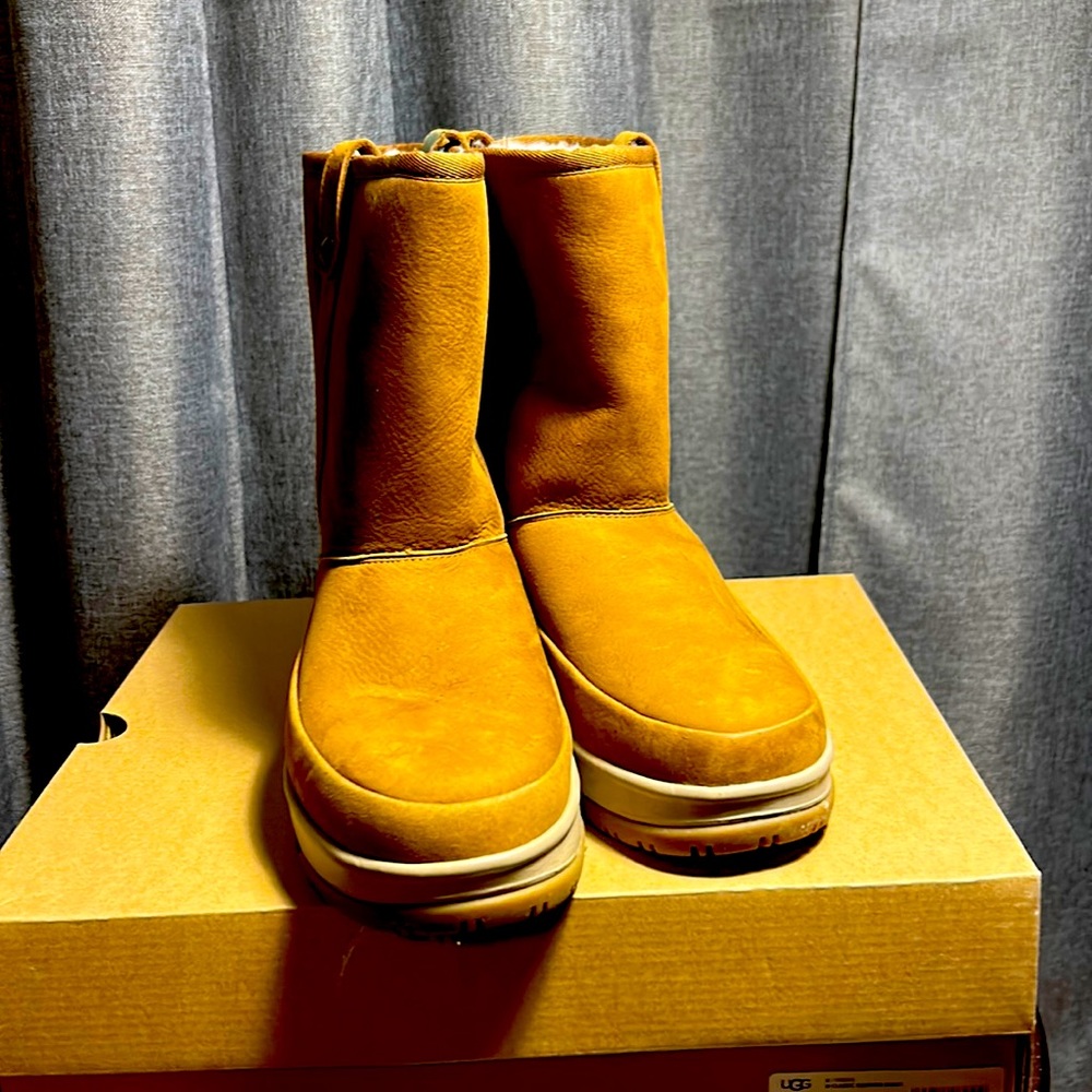 UGG Classic Weather Short